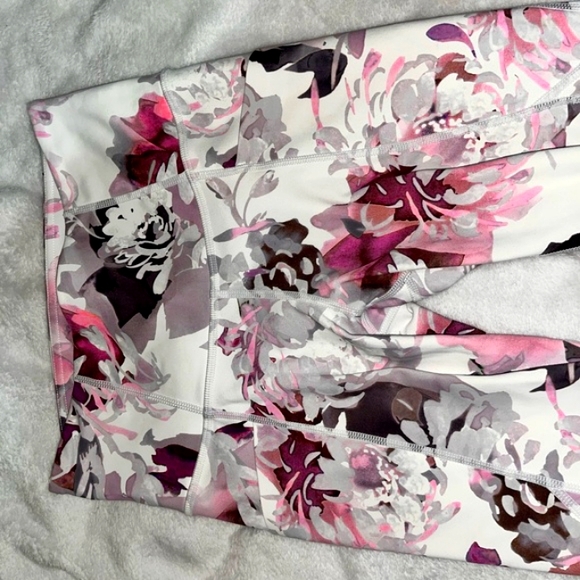 Athleta Salutation Tight Peony 7/8 Leggings Stash Pockets Womens Size XXS - Picture 8 of 11